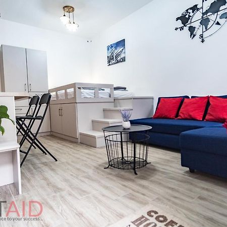 B17 Apartment - Hostaid Budapest Eksteriør billede