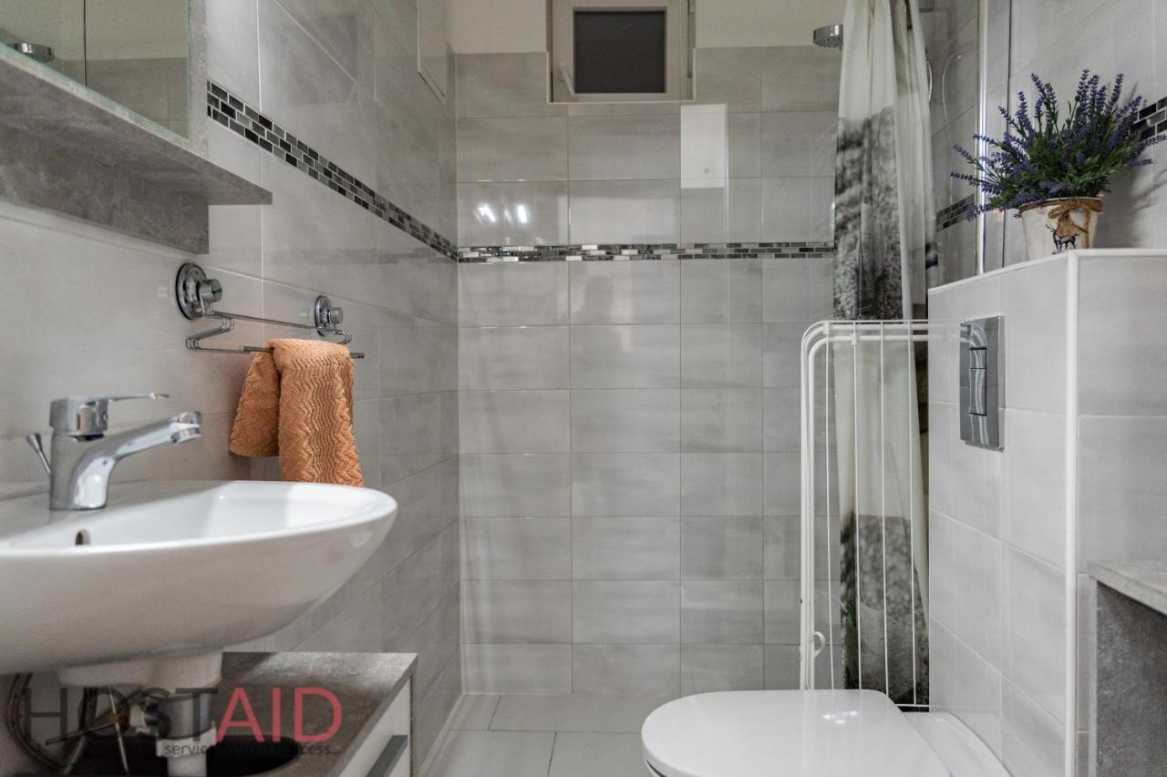 B17 Apartment - Hostaid Budapest Eksteriør billede