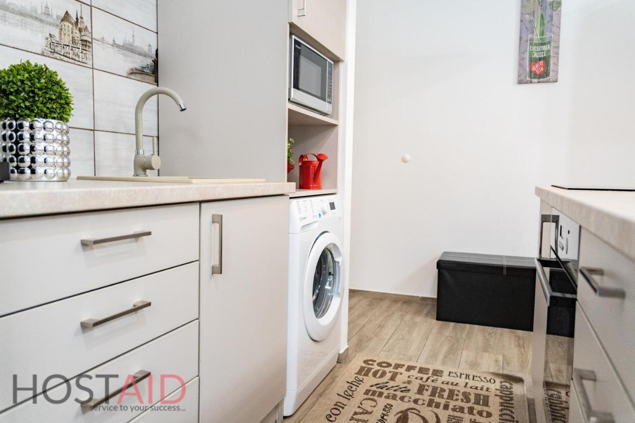 B17 Apartment - Hostaid Budapest Eksteriør billede