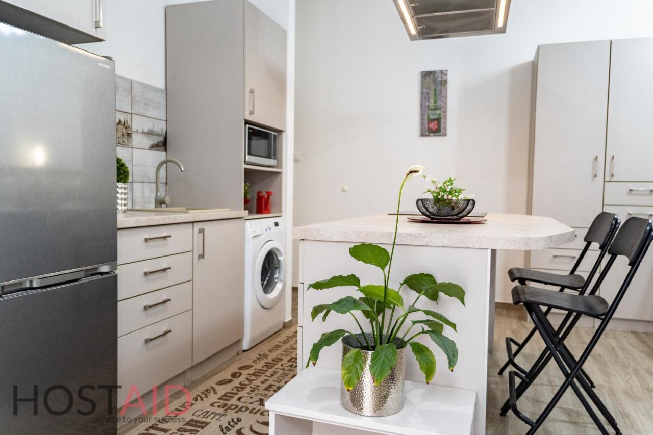 B17 Apartment - Hostaid Budapest Eksteriør billede