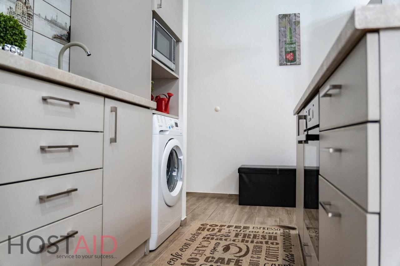 B17 Apartment - Hostaid Budapest Eksteriør billede